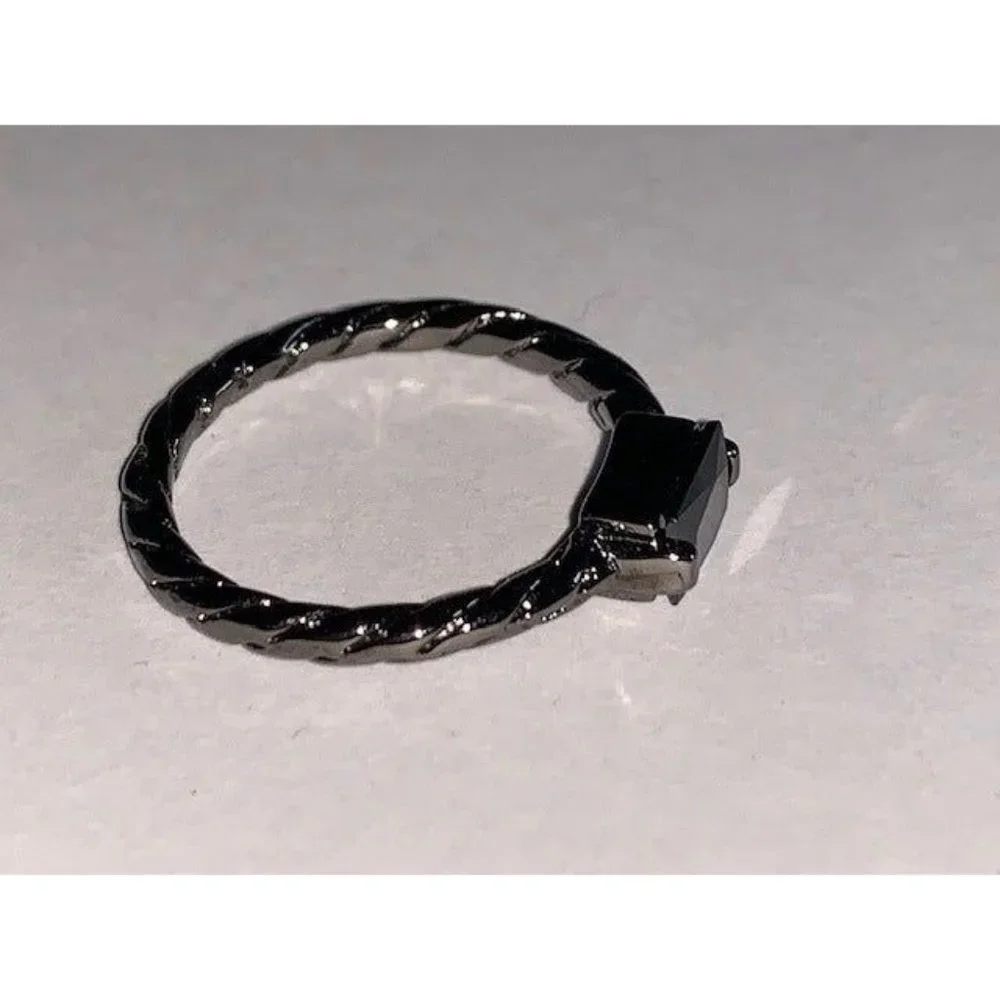 Beautiful ring Silver tone ring size 5 - Picture 5 of 5